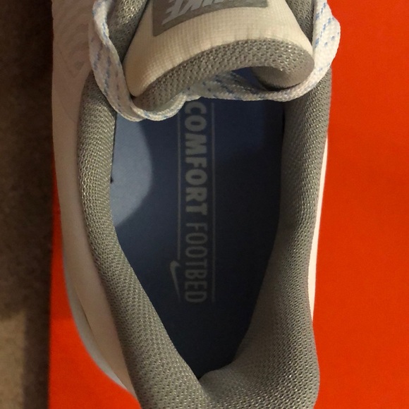 SOLD Nike Shoes - Picture 5 of 5